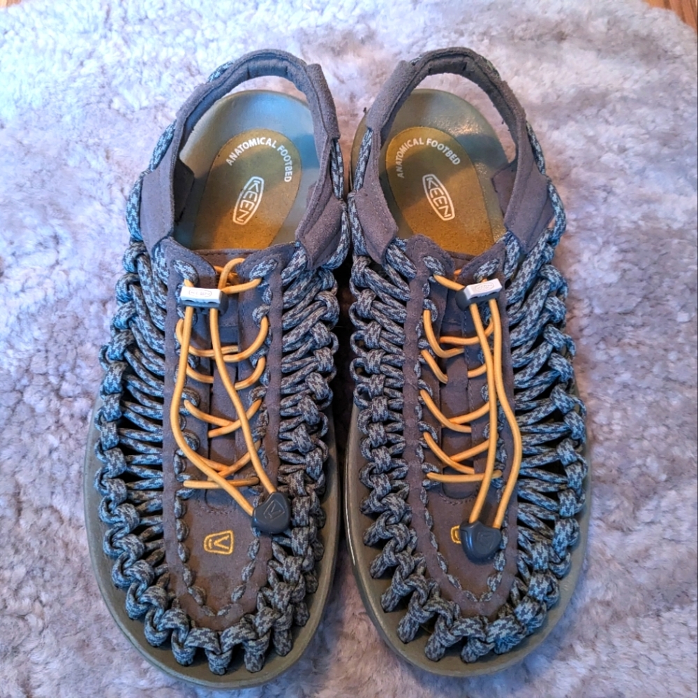 Keen Uneek Two Cord Women's Sandals size 9